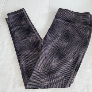 L.L. Bean Black & Gray Geometric Patterns 50+ UPF High-rise Athletic Leggings